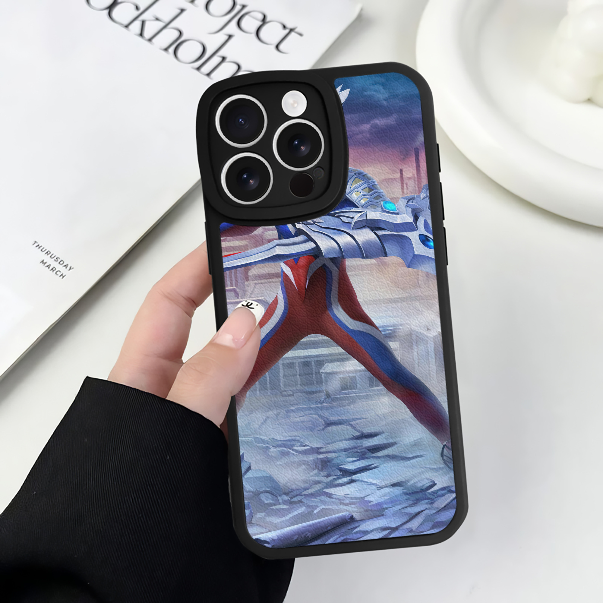 （画像用） ウルトラマン Ultraman 【iPhone 16シリーズ対応】シリコンスマホケース（レザー調） 材質：シリコン